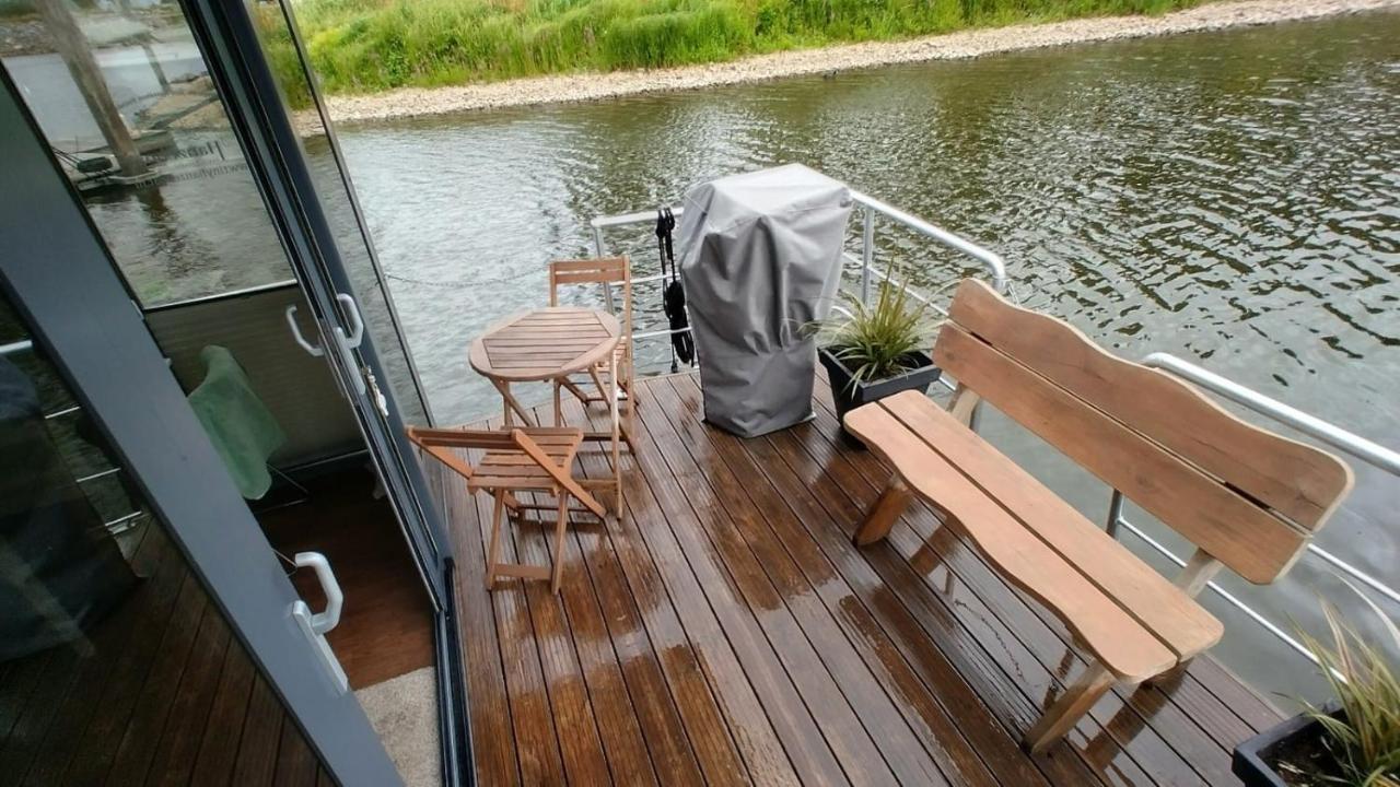 Tiny Hanzeboat Botel