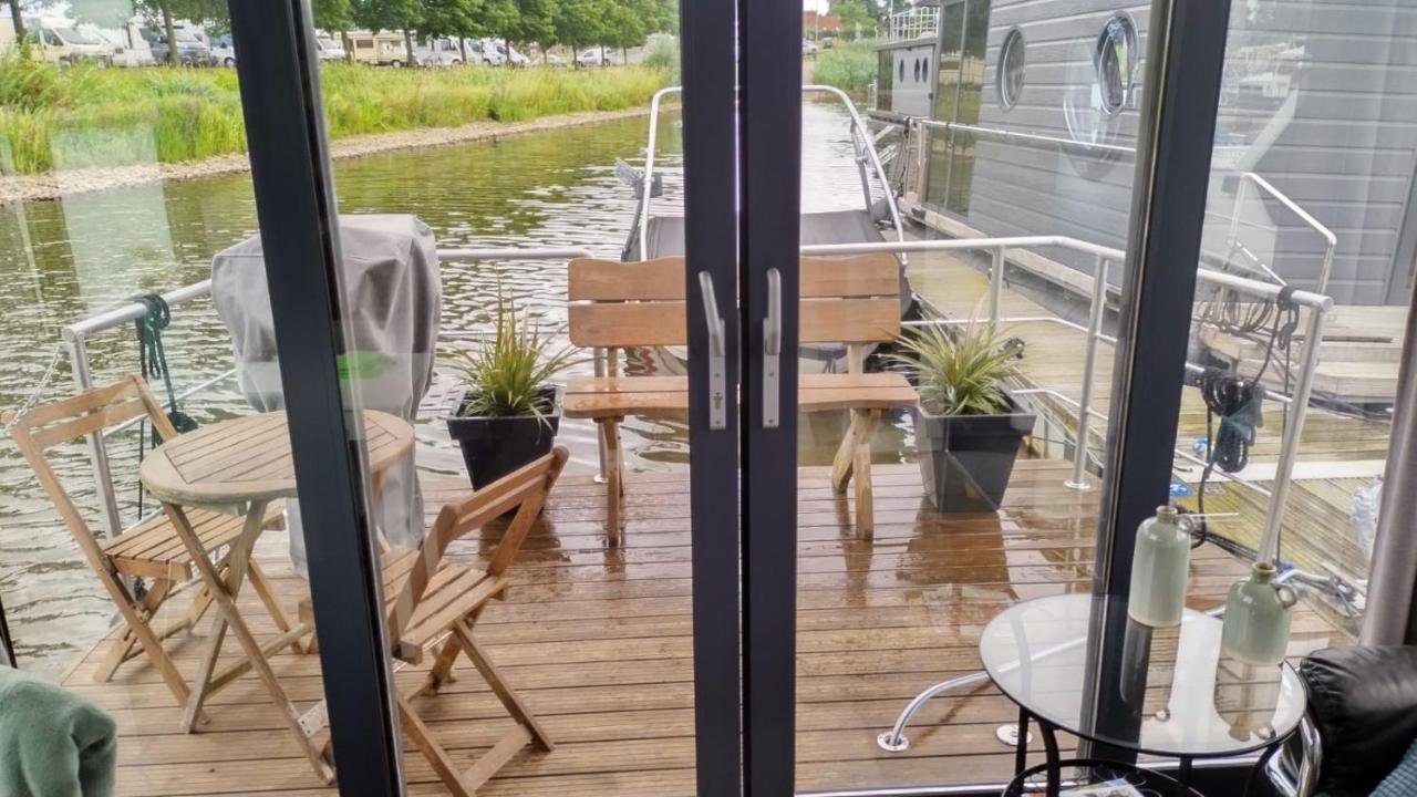 Botel Tiny Hanzeboat