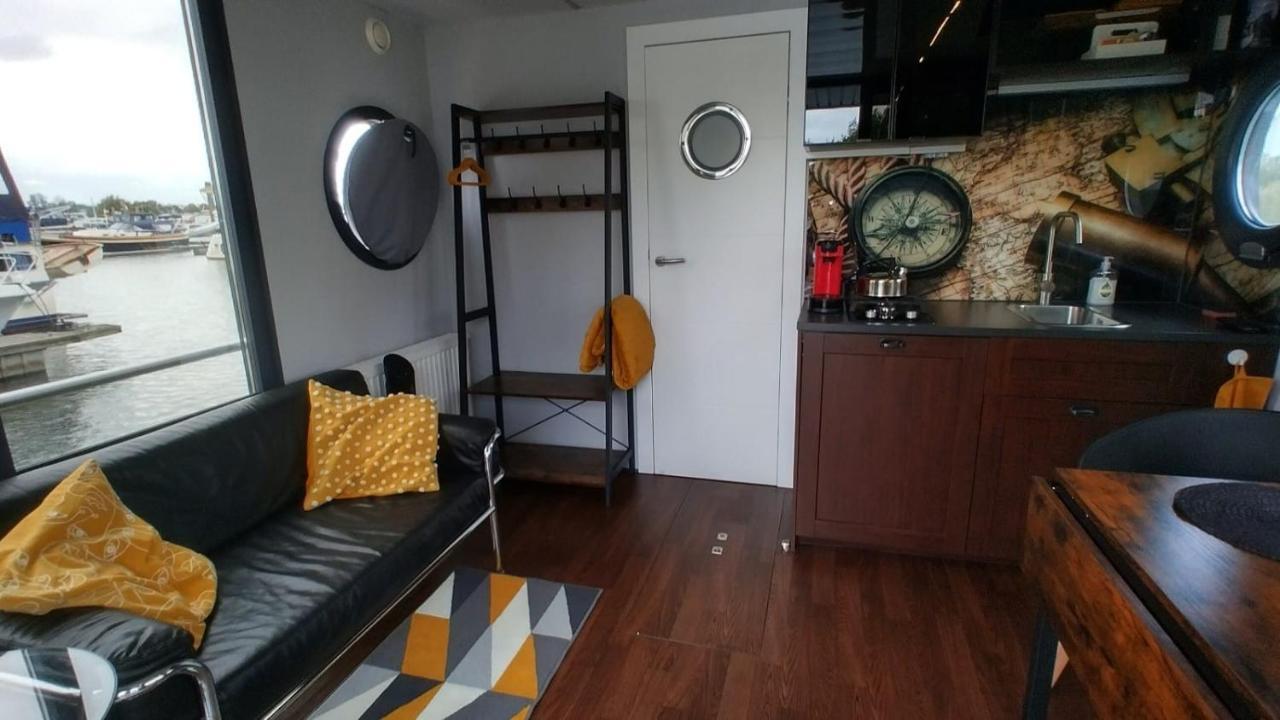 Tiny Hanzeboat Botel 3*